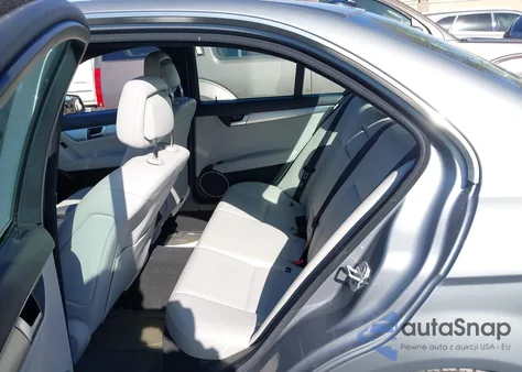 2012 Mercedes-Benz C 250 Sport из США, поврежденный, VIN WDDGF4HB1CA621908